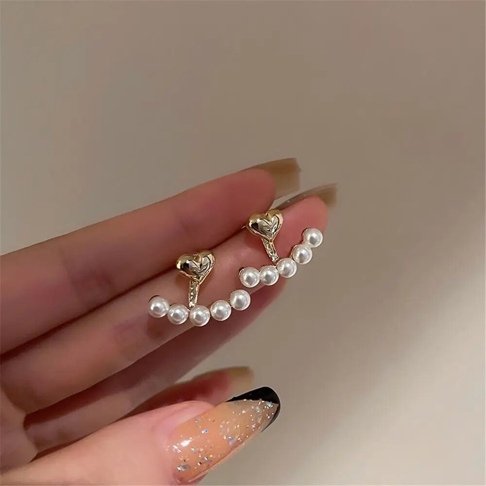 Perle di Raffinatezza: Orecchini che Illuminano il Viso con Stile